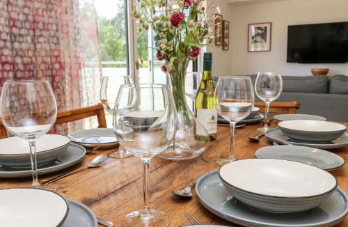 Nettlestone House | Cava
