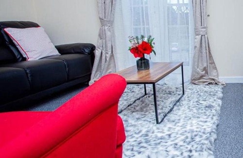 Moulton Apartment | Cedar Apartment