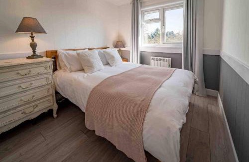 Cranbrook House | Cedar Cabin Overlooking Bedgebury Forest