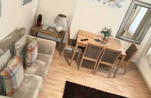 Chatham House | Cedar Villa - Inviting 5-Bed House in Chatham-