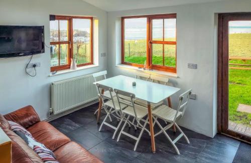 Llangennith House | Ceiliog Bach
