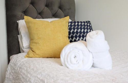 Milton Keynes Apartment | Central 3-Bed Home, Parking Garden, Milton Keynes