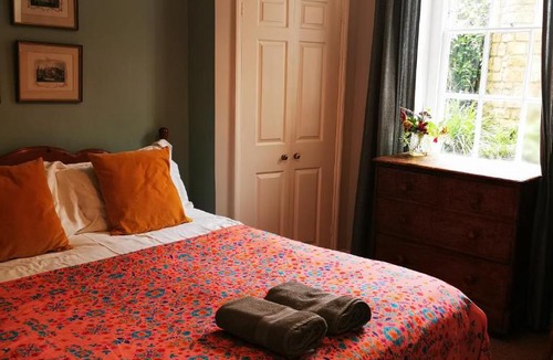 Upper Town Apartment | Central Bath Apartment Private Parking Courtyard Garden