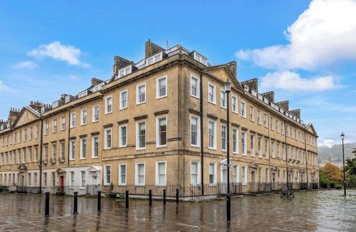 Bath Apartment | Central Bath – Walk to Baths & Station - VAT Q