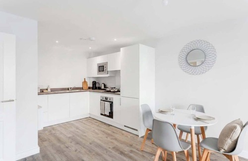 Bordesley Apartment | Central Birmingham Modern 2BED Apartment w WiFi