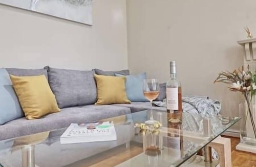 Great Baddow Apartment | Central Chelmsford/A12/Sleeps 7/Free Parking/Ensuite