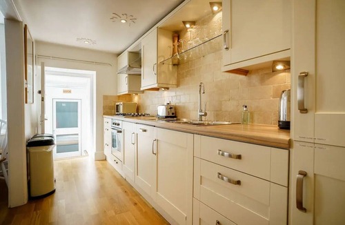 Upper Town Apartment | Central Courtyard Apartment - Pass the Keys