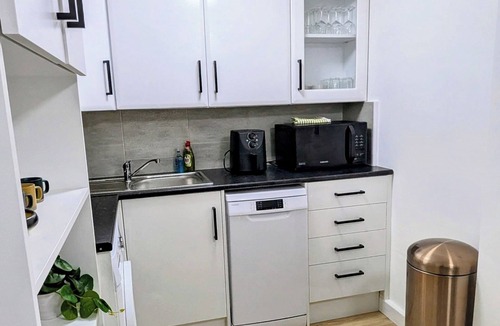 Prestonfield Apartment | Central Edinburgh 3 bedroom house, Supporting Rainforest Conservation