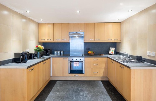 Redcliffe Apartment | Central Flat-2Bedrooms-2Bath-By FabAccommodation