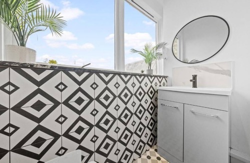 Hawick House | Central Hawick Flat, Sleeps 13, Families & Work