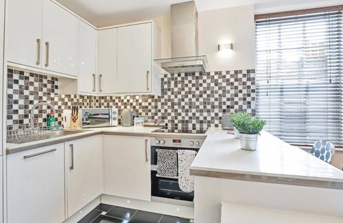 The Lanes Apartment | Central Lanes Pad | By My Getaways | Free parking for one car