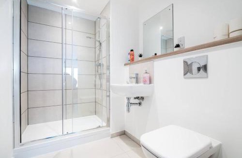 Eccles Apartment | Central Manchester 2-Bed Stylish High-Rise Flat