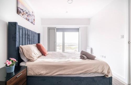 Eccles Apartment | Central Manchester 2-Bed Stylish High-Rise Flat