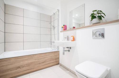 Eccles Apartment | Central Manchester 2-Bed Stylish High-Rise Flat