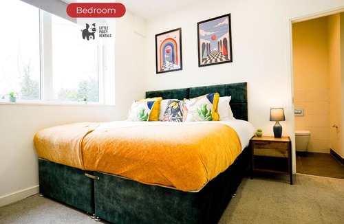 Stevenage Apartment | Central Modern 2 Bedroom Apartment with Gym and Parking