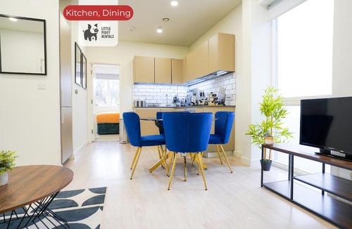 Stevenage Apartment | Central Modern 2 Bedroom Apartment with Gym and Parking