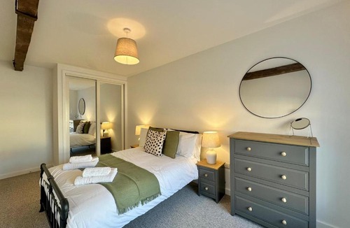 Hereford Apartment | Central - Perfect for Work or Leisure - Walk to Cafés, Restaurants & Bars