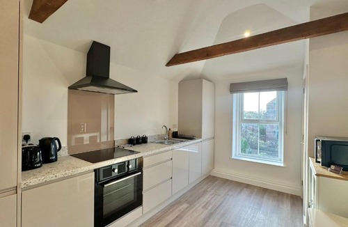 Hereford Apartment | Central - Perfect for Work or Leisure - Walk to Cafés, Restaurants & Bars