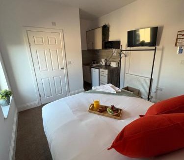 Peterborough Apartment | Central Peterborough Studio 6