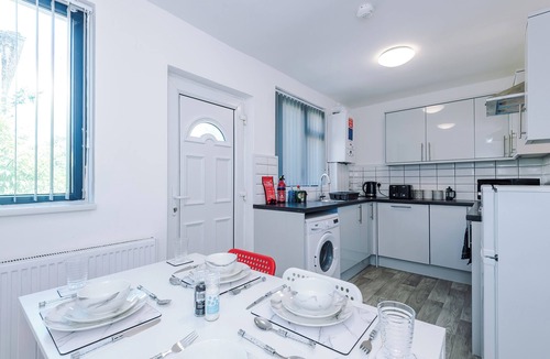 Skipton House | "Central Skipton Townhouse Sleeps 10 Walk to Everything Free Parking