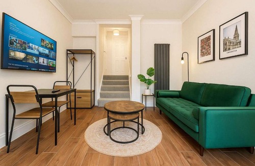 Grangetown Apartment | Central Studio Apartment for 2
