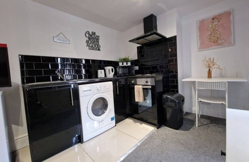 Chinatown Apartment | Central Studio in Liverpool City Centre - F6