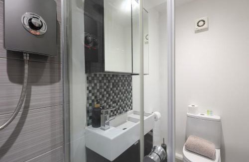 Plasnewydd Apartment | CentralHub4 1BD Studio- Contractor & Travelers