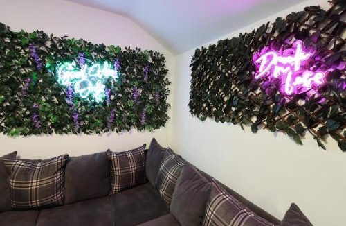 Plasnewydd Apartment | CentralHub5 1BD Studio- Contractor & Travelers