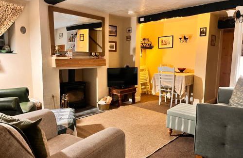 Cheddleton House | Chapter Cottage, Cheddleton Nr Alton Towers, Peak District, Foxtail Barns, the Ashes