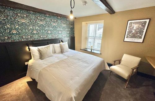 Wing Bed & Breakfast | Charlie's Quarters Brampton Self Check-In Rooms