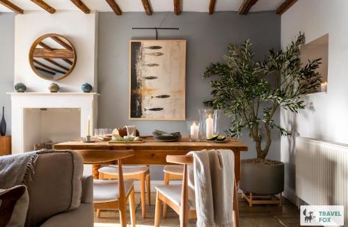 Upper Oddington House | Charlotte's Cottage, a Charming Cotswolds Getaway
