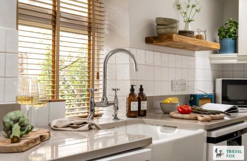 Upper Oddington House | Charlotte's Cottage, a Charming Cotswolds Getaway