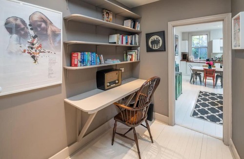 North Kensington Apartment | Charming 2 bed flat with garden in Shepherd's Bush
