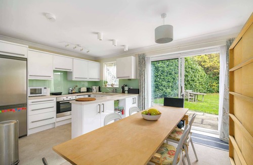 East Finchley House | Charming 2-Bed House near Hampstead Heath + Garden