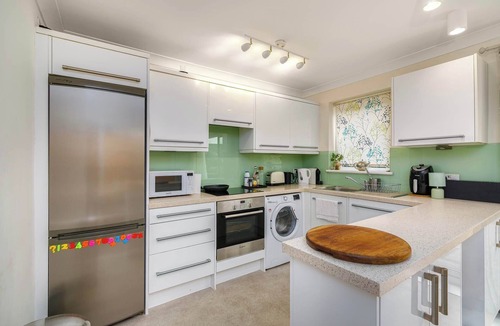 East Finchley House | Charming 2-Bed House near Hampstead Heath + Garden