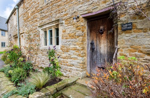Kingham House | Charming 2BD Cottage in the Heart of Kingham