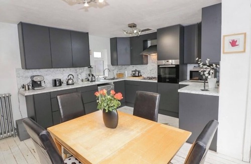 Spetchley House | Charming 3 Bed Home with Garden & Parking near Worcester