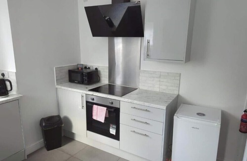 Wolverhampton House | Charming 3-Bedroom House in Wolverhampton! Prime Location!