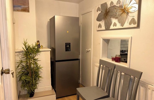 Basildon House | Charming 4-bedroom House Rental in Basildon, UK