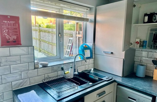 Wolverhampton House | Charming 4-BR Home: Garden, Park, and Peaceful, Secure Living Await!