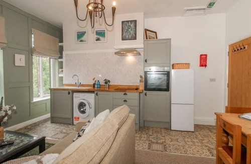 Great Witley Apartment | Charming Apartment 2 The Bridge