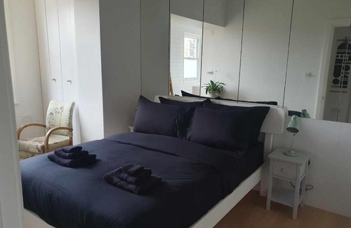 Clissold Apartment | Charming Apartment Steps Away From Islington