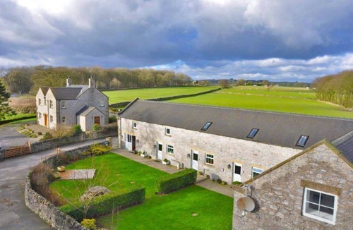 Hurdlow Apartment | Charming barn Conversion with 2 Bedrooms in the beautiful Peak District countryside. Sleeps 4.
