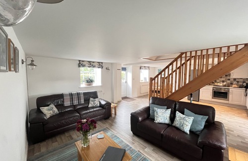 Hurdlow Cottage | Charming barn Conversion with 2 Bedrooms in beautiful Peak District countryside. Sleeps 4.