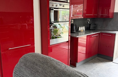 Acocks Green Apartment | Charming Birmingham 3 Bedroom Apartment