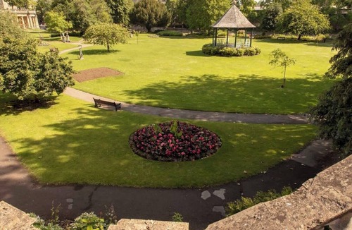 Bradford-on-Avon Apartment | Charming Central Maisonette near Bath & Cotswolds