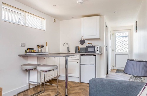 East Wittering Apartment | Charming Chalet A Stone's Throw From The Beach! - Pass the Keys