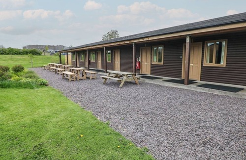 Cowbridge Cabin | Charming Cherry Home in Cowbridge
