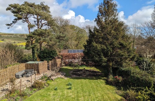 Corfe Castle Village Cottage | Charming Corfe Castle Escape with Steam Train Views