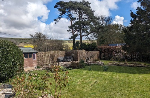 Corfe Castle Village Cottage | Charming Corfe Castle Escape with Steam Train Views